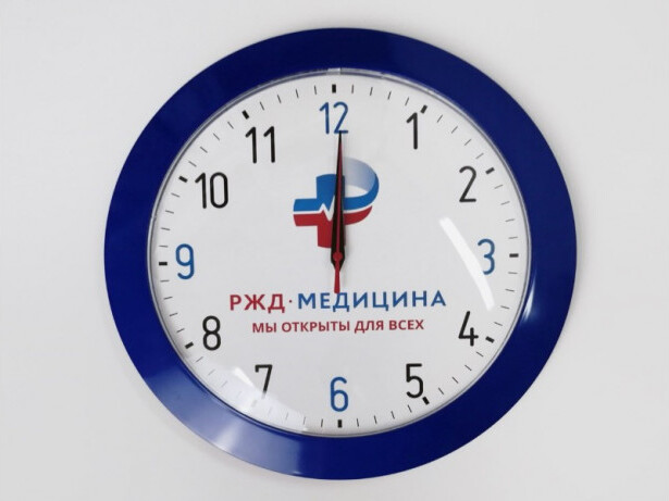Часы с цифровой вставкой