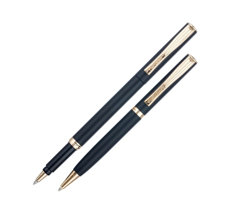 Набор Pierre Cardin коллекция «ПАРА (PEN&PEN)»: ручка шариковая + роллер. Корпус - латунь. Отделка -стальное покрытие. Детали дизайна - позолота. Цвет - черный