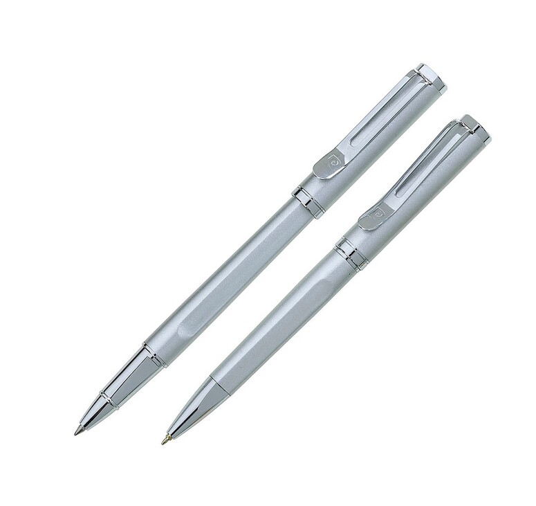Набор Pierre Cardin коллекция «ПАРА (PEN&PEN)» : ручка шариковая + роллер. Корпус - латунь, отделка и детали дизайна - сатиновое покрытие, сталь + хром. Цвет серебристый. Упаковка Е.