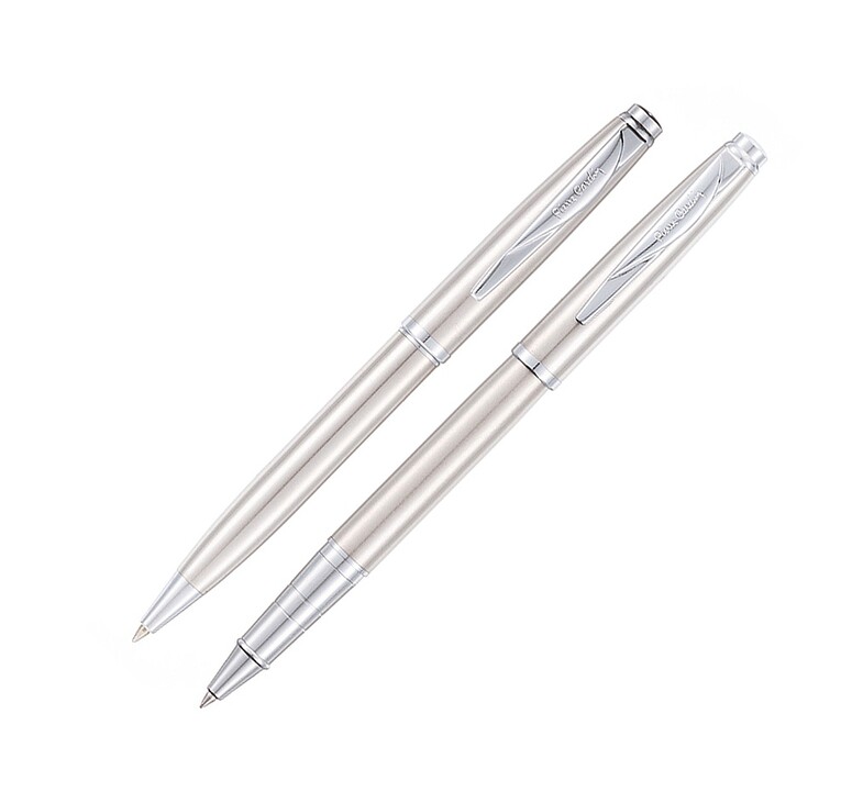 Набор Pierre Cardin коллекция «ПАРА (PEN&PEN)» : ручка шариковая + роллер. Корпус - латунь и хромоникилевое покрытие.Отделка и детали дизайна - сталь, хром. Цвет - серебристый. Упаковка Е.